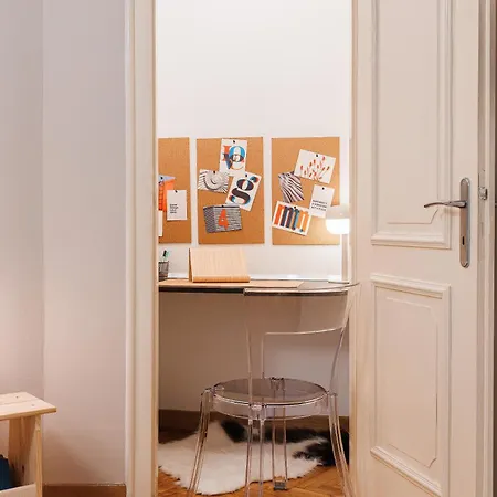 Musical Shelter With Balcony 2min To Republic Square Appartement