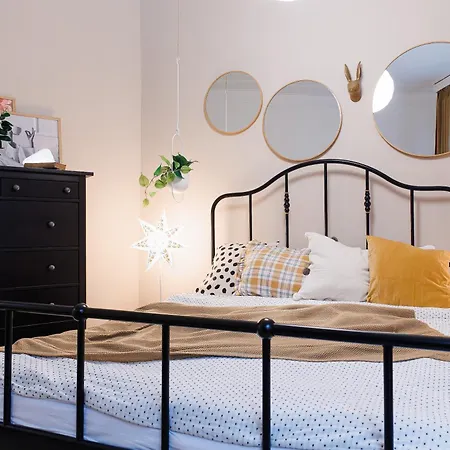 Musical Shelter With Balcony 2min To Republic Square アパート