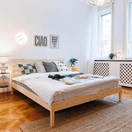 Musical Shelter With Balcony 2min To Republic Square Belgrado