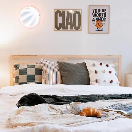 Musical Shelter With Balcony 2min To Republic Square アパート