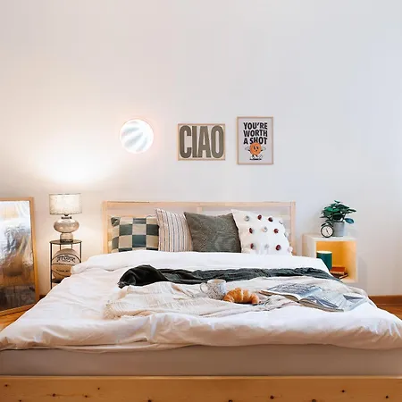 Musical Shelter With Balcony 2min To Republic Square