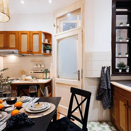 Musical Shelter With Balcony 2min To Republic Square