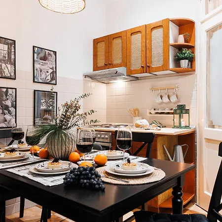 Musical Shelter With Balcony 2min To Republic Square