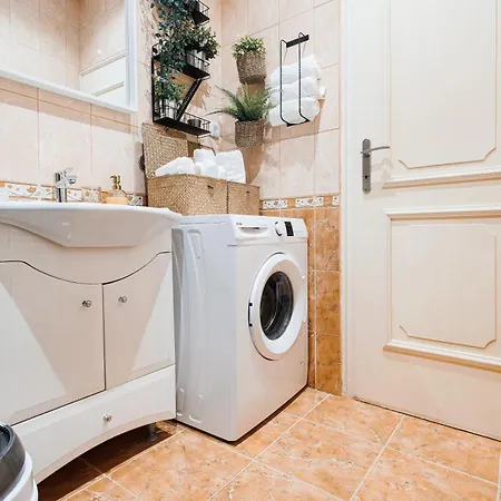 Musical Shelter With Balcony 2min To Republic Square * Belgrado