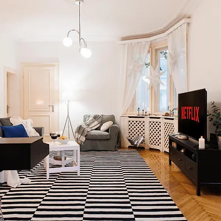 Apartment Musical Shelter Old Town Heart Renovated *