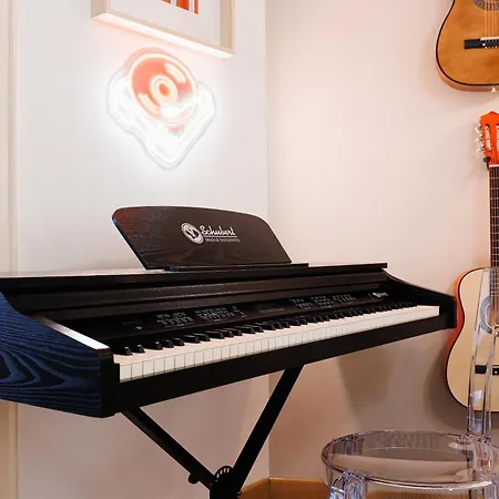 Musical Shelter With Balcony 2min To Republic Square *