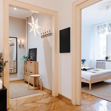 Musical Shelter With Balcony 2min To Republic Square